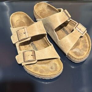 GUC Birkenstock Arizona Suede Leather - Taupe sandals Sz 5